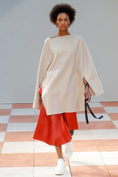 Look 11